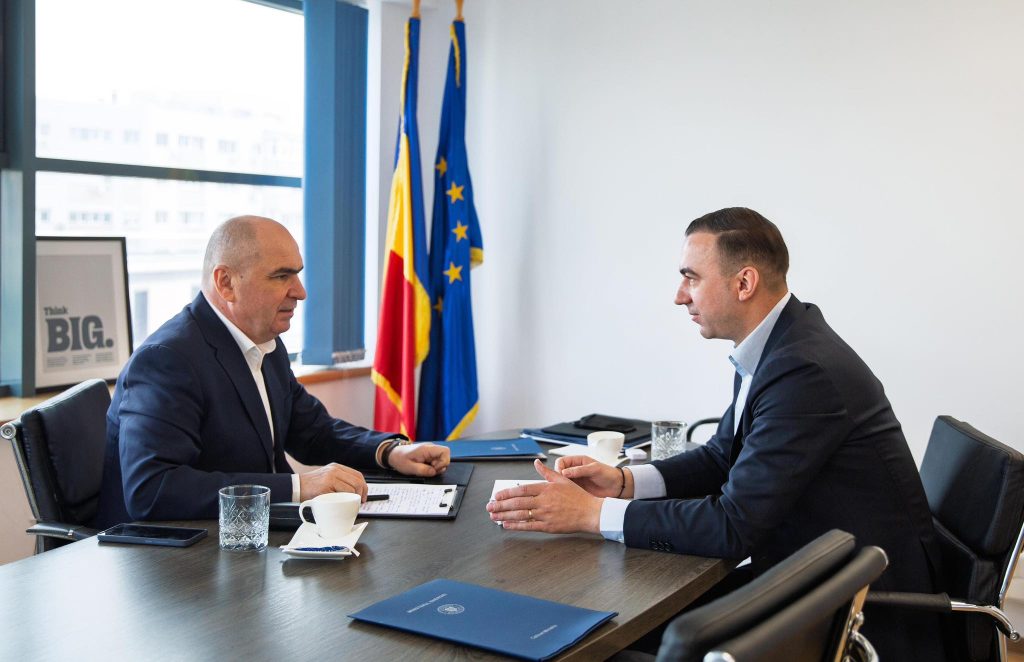 Ivan nu vede reformele lui Bolojan, dincolo de a da afară 2 şoferi de buldoexcavatoare pe la nişte primării şi 3 ospătari de la Guvern