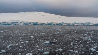 O gaură uriașă, aproape de mărimea Portugaliei, s-a deschis în gheața Antarcticii, în plină iarnă. Cercetătorii au aflat de ce
