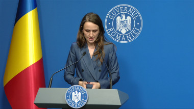 Video Gafă a Oanei Țoiu într-o conferință de presă. Ministra de Externe a transmis condoleanțe familiilor marinarilor răniți