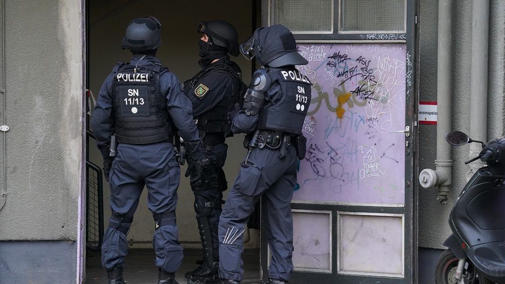 „Nu ne dai tot, te lichidăm!”. Afacerist amenințat cu pistolul, legat și jefuit de 100.000 de euro de falși polițiști, la Zagreb
