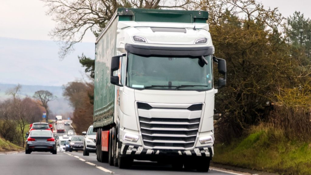 Sute de șoferi de TIR din Egipt și Maroc, pentru firmele din România și Italia. Proiectul pilot testat de UE