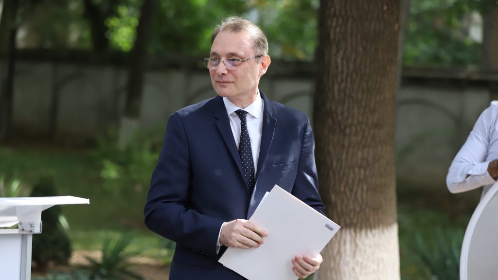 Luca Niculescu continuă consultările pentru formarea Guvernului. Programul întâlnirilor de luni și data la care va fi prezentată lista miniștrilor
