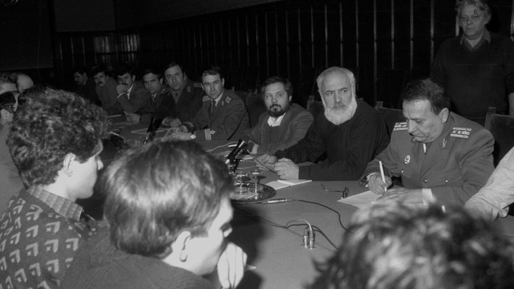 Serviciile secrete din România de după 1990. „Doi și-un sfert”, serviciul secret al MAI, folosit ca poliție politică împotriva lui Corneliu Coposu și a opozanților noului regim