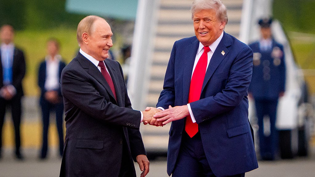 Trump vrea să-i ofere lui Putin stimulente de câteva miliarde de dolari în schimbul unui armistițiu parțial în Ucraina