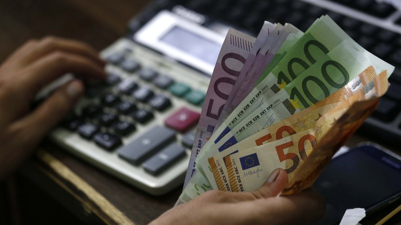 Euro atinge record negativ BNR: 5,3447 lei, instabilitate politică