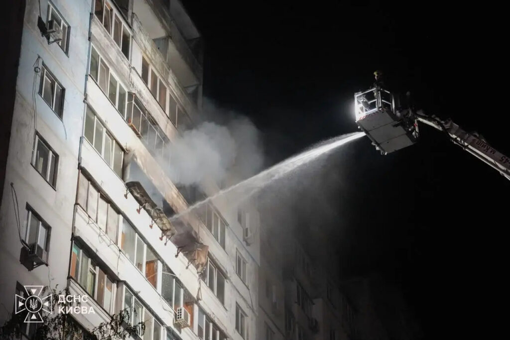 Bloc Kiev lovit de dronă rusească: 4 rănite, 2 copii