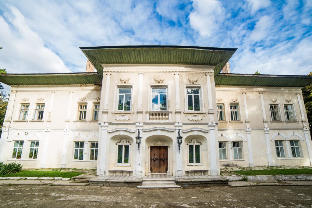 Castel de 300 de ani vinde în România, preț redus la 750.000 €