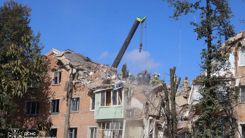 Măcel la Prîluki, în nordul Ucrainei. Un bloc de locuințe a fost spulberat de o rachetă balistică rusească: Cel puțin 28 de morți, printre care cinci copii