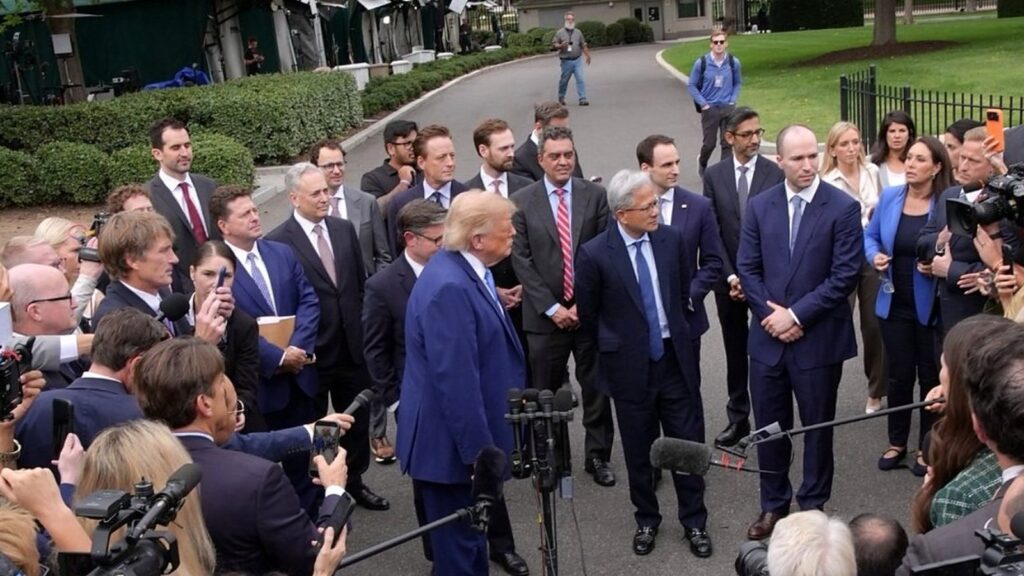 Șefii marilor companii de IA, în fața lui Trump: „Ca niște copii speriați în fața unui bătăuș”