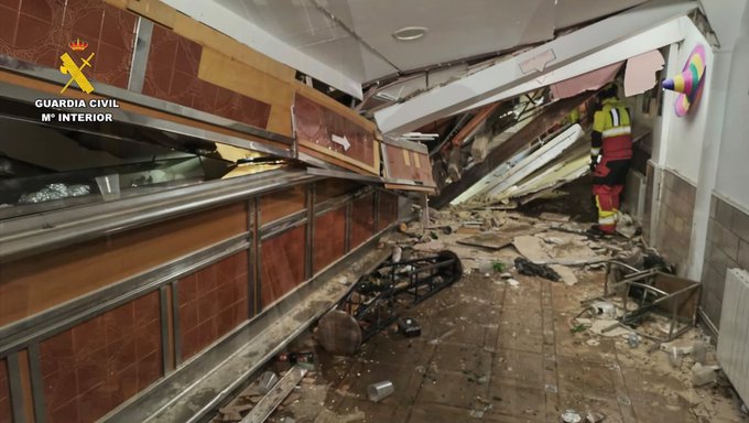 Bar prăbușit în Spania: 11 la spital, zeci prinși sub dărâmături