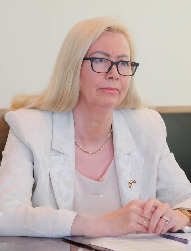 VIDEO | Ambasadoarea Norvegiei la București: Nu citești, lupul te mănâncă!