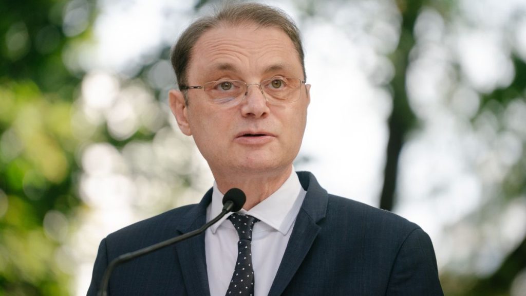 Premierul desemnat Luca Niculescu anunță prioritățile din programul de guvernare: majorări pentru pensiile mici și reluarea legii salarizării unitare