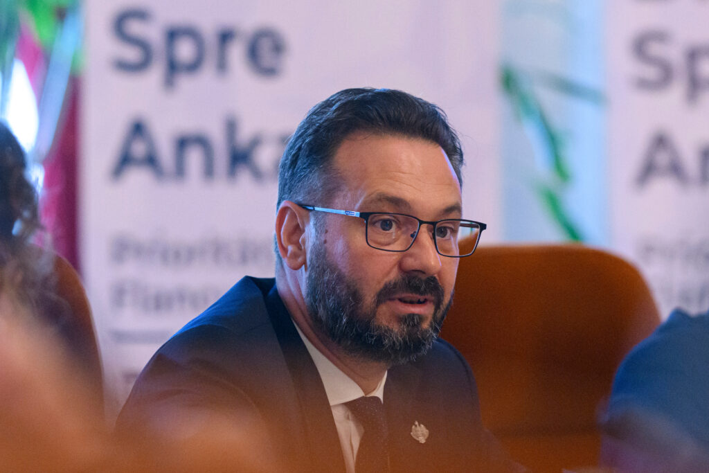 Mihai Coteț, vicepreședintele Senatului, mesaj către românii din diaspora: „Nimeni nu pleacă de bine” | „România are nevoie de voi”
