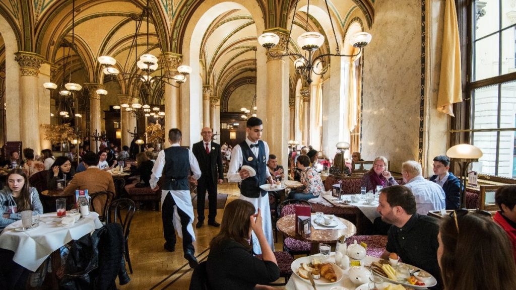 Top 10 cafenele: cea mai veche din 1720, frecventată de Goethe