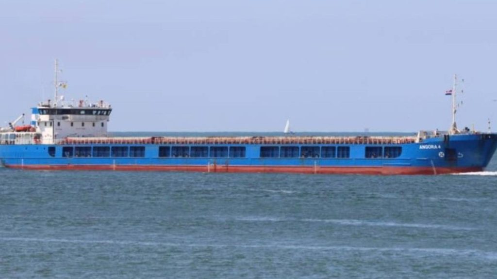 13 marinari, dați dispăruți în Marea Neagră, după ce o navă cu cereale a fost lovită de o dronă lângă platforma Pescăruș. O alta plutește în derivă după ce a fost abandonată