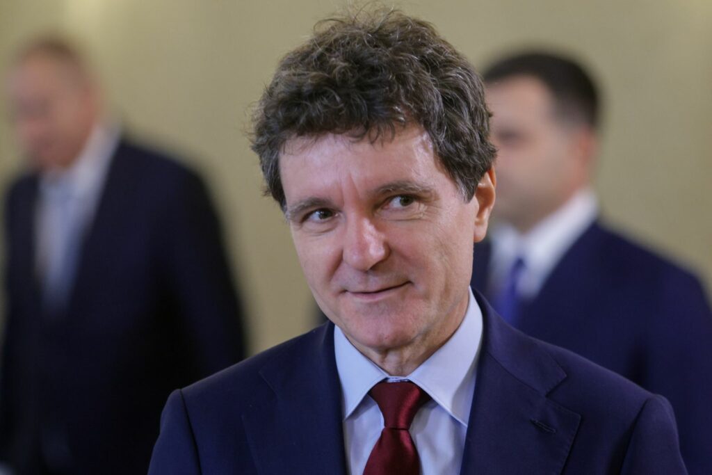 Nicușor Dan câștigă la CCR, legea pentru Cociuba Mare respinsă