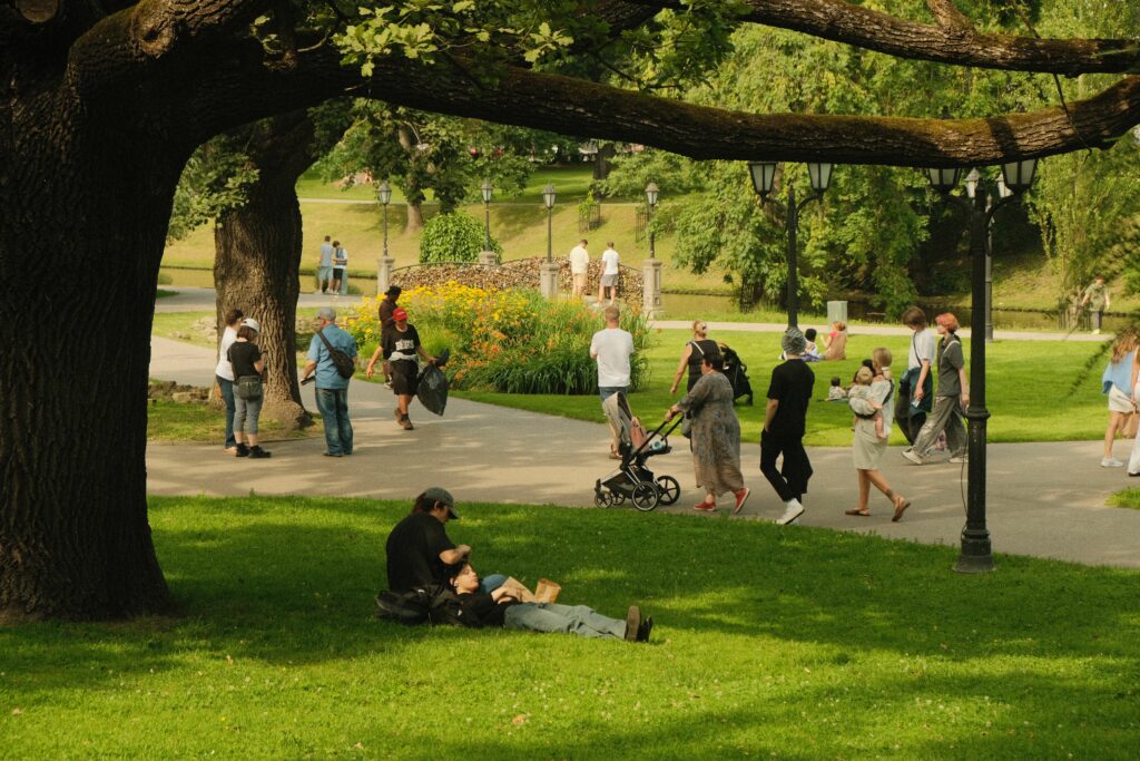 Scandal uriaș provocat de un politician: „Am vrut să alerg, dar am renunțat pentru că parcul era plin de grași”
