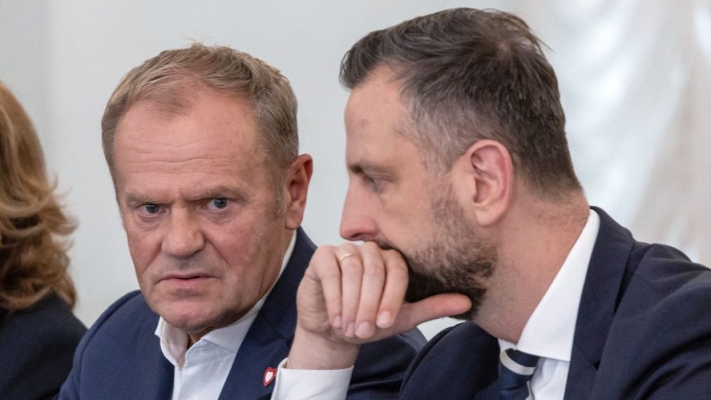 Premierul polonez Donald Tusk și ministrul apărării, vizați de tentative de asasinat. Serviciile secrete au convocat o ședință de urgență