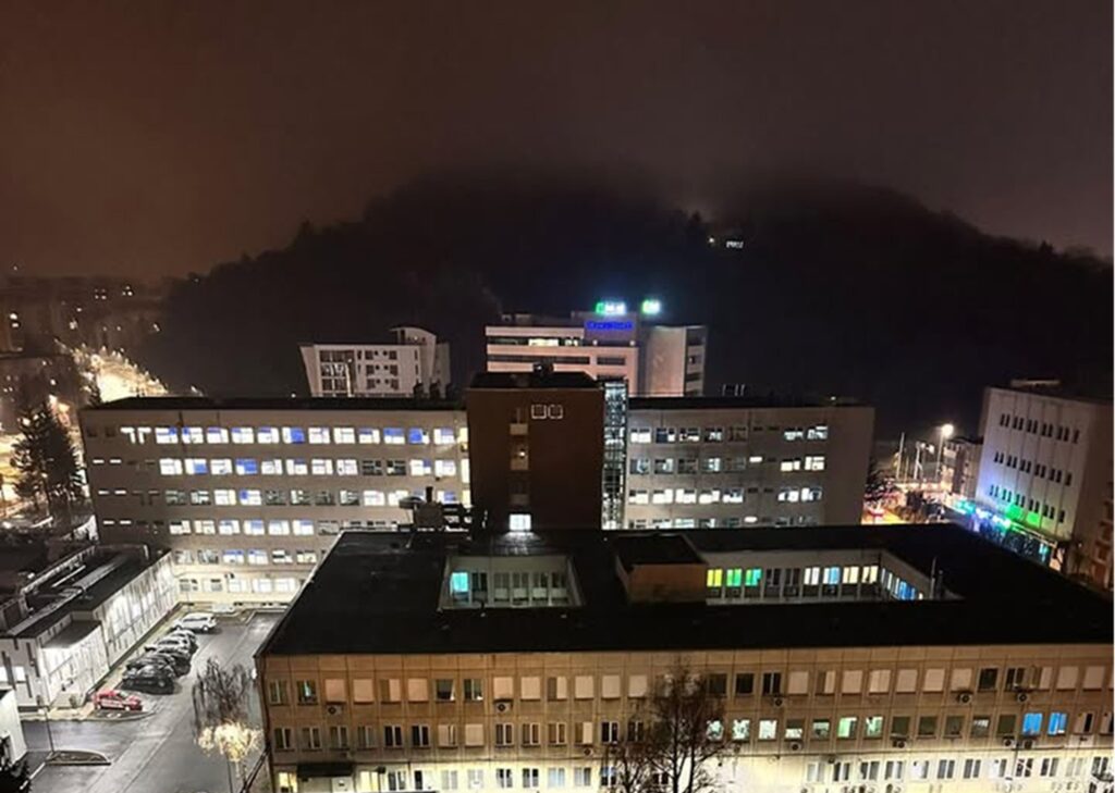 Incendiu cu urmări tragice la un spital din Brașov. O persoana a murit si 10 pacienți au fost evacuați