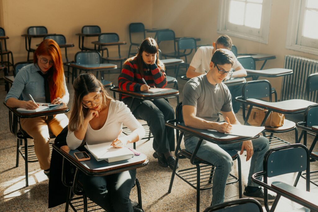 ANOSR cere reducerea taxelor: studenții nu pot continua studiile