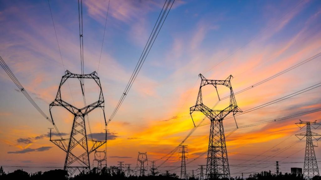 România importă 3.400 MW de energie; capacitatea maximă 4.000 MW, sâmbătă seară.