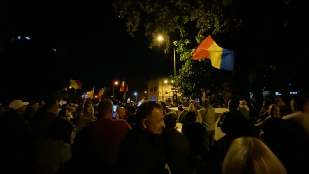 Peste 500 susținători Georgescu protestează Arestul Central a patra zi