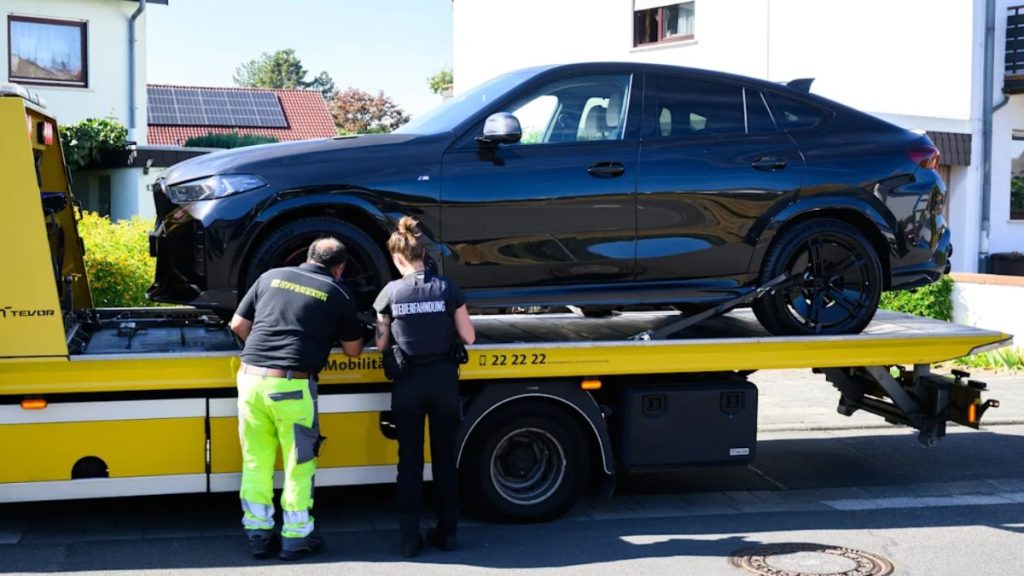 Poliția a golit vila de lux a unui „clan de români”, în Germania: bolizi, ceasuri și bijuterii, ridicate de anchetatori